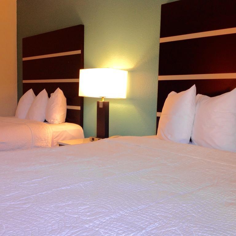 Americas Best Value Inn New London Mystic Quarto foto